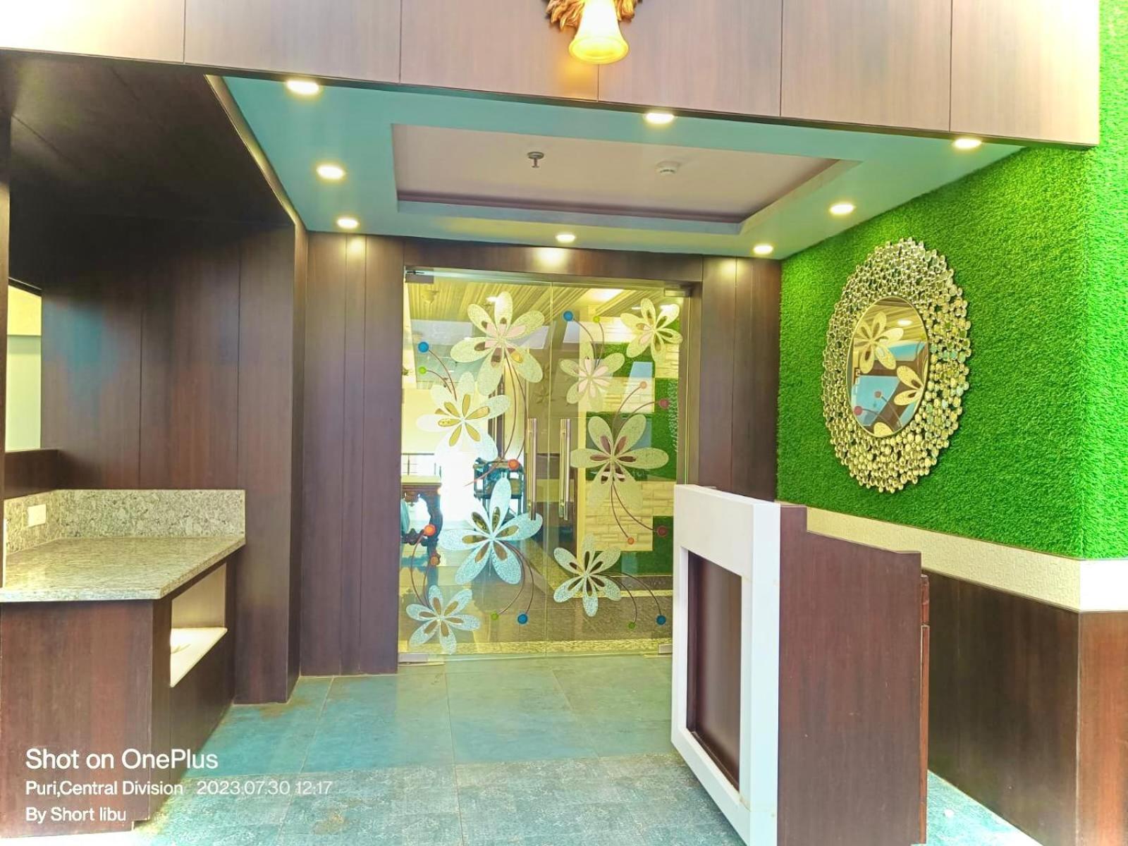 Hotel Kuber Palace ! Puri Near-Sea-Beach-And-Temple Fully-Air-Conditioned-Hotel With-Lift-And-Parking-Facility Bagian luar foto