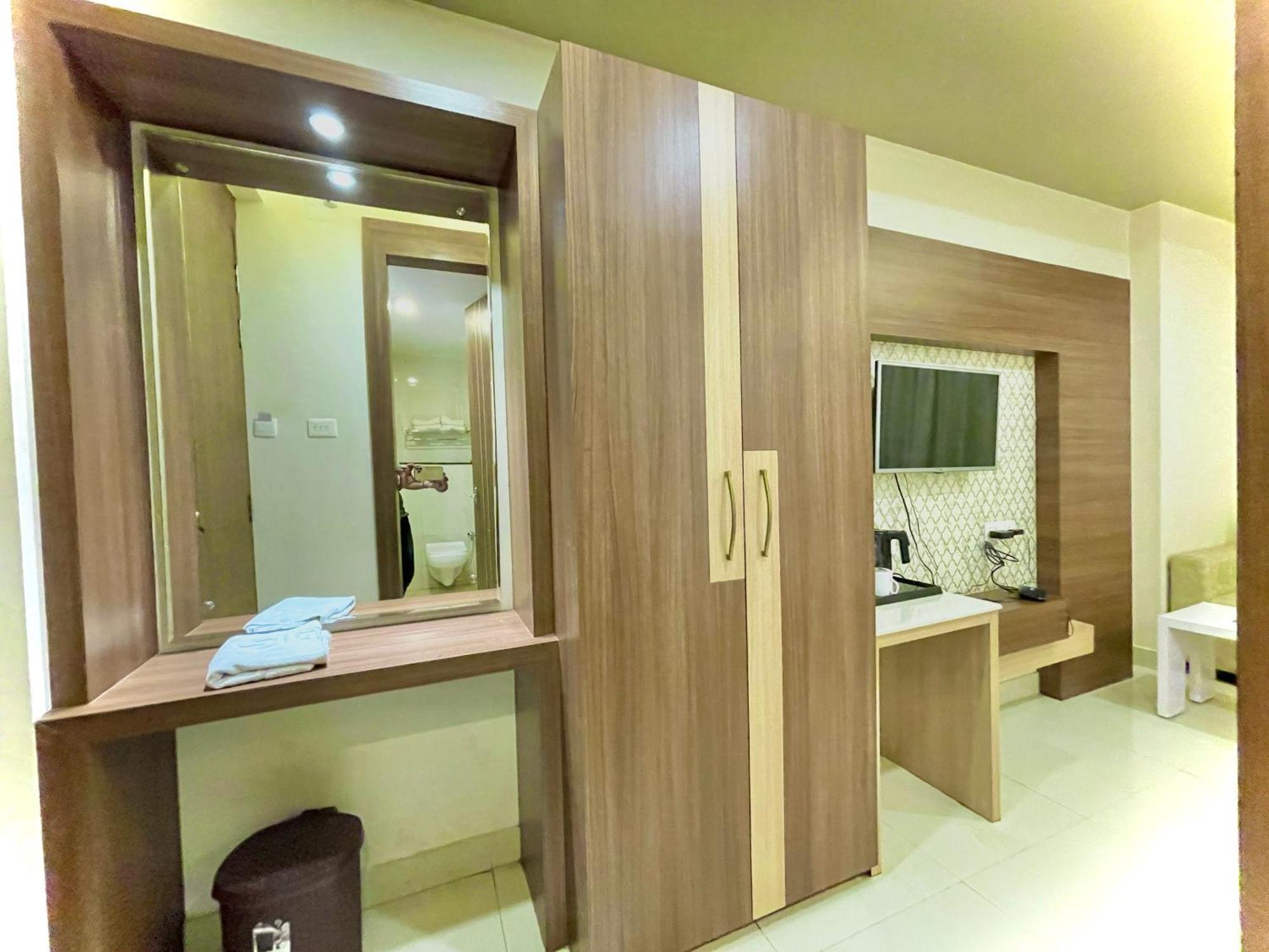 Hotel Kuber Palace ! Puri Near-Sea-Beach-And-Temple Fully-Air-Conditioned-Hotel With-Lift-And-Parking-Facility Bagian luar foto