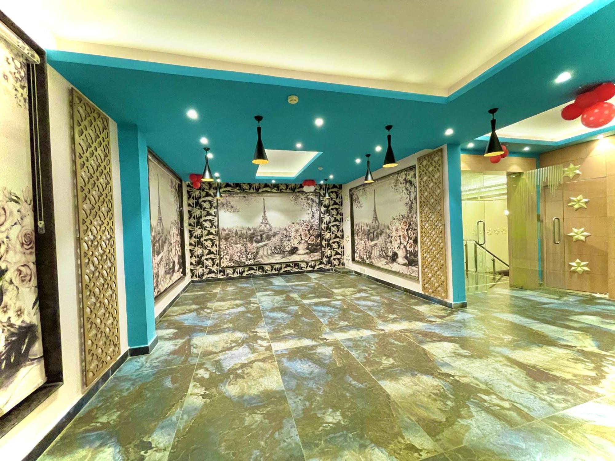 Hotel Kuber Palace ! Puri Near-Sea-Beach-And-Temple Fully-Air-Conditioned-Hotel With-Lift-And-Parking-Facility Bagian luar foto