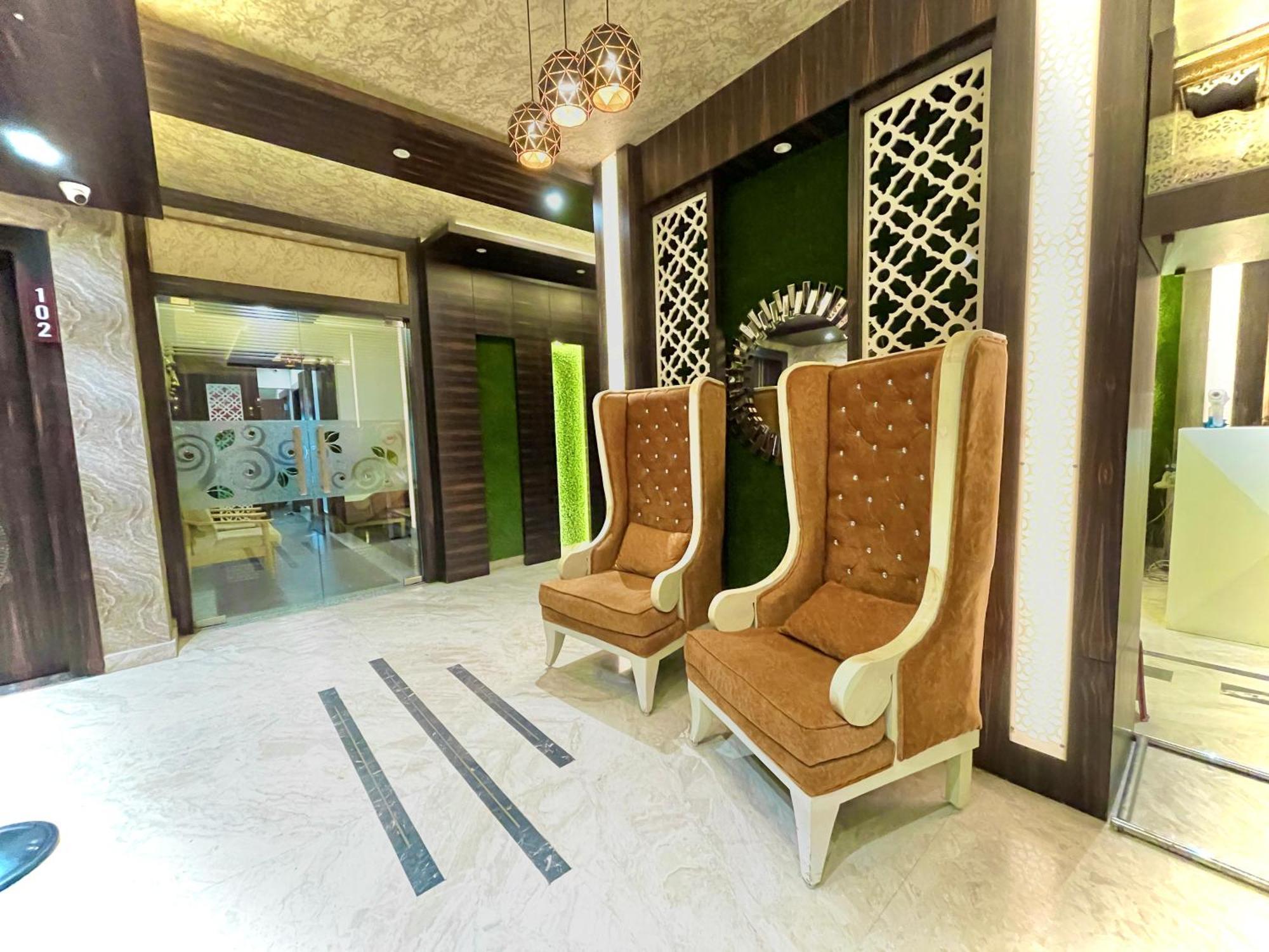 Hotel Kuber Palace ! Puri Near-Sea-Beach-And-Temple Fully-Air-Conditioned-Hotel With-Lift-And-Parking-Facility Bagian luar foto