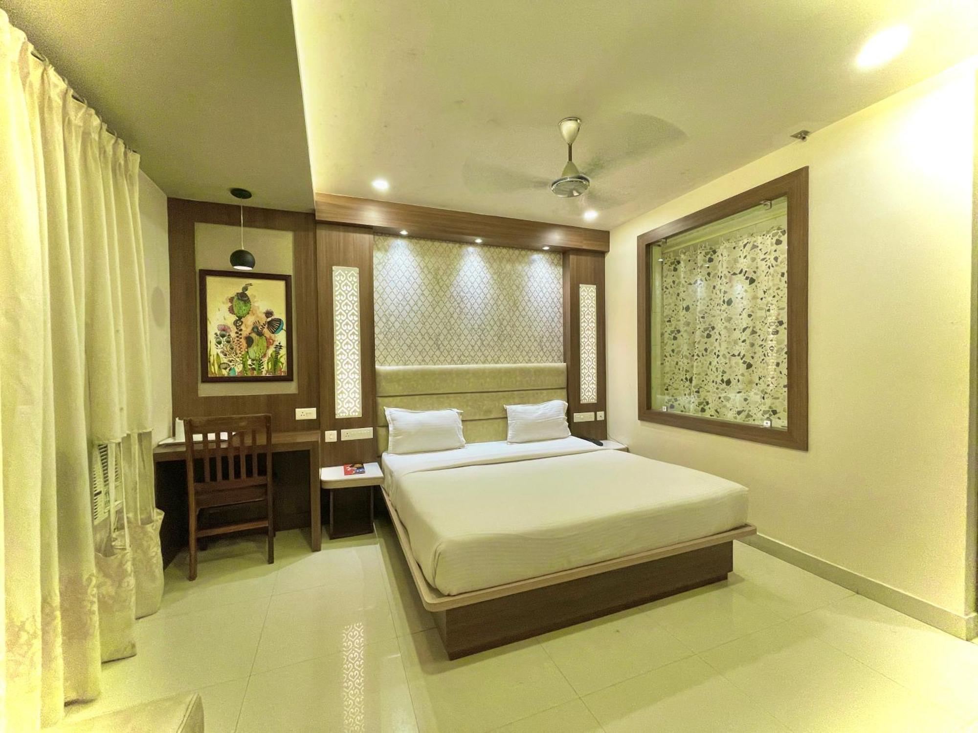 Hotel Kuber Palace ! Puri Near-Sea-Beach-And-Temple Fully-Air-Conditioned-Hotel With-Lift-And-Parking-Facility Bagian luar foto