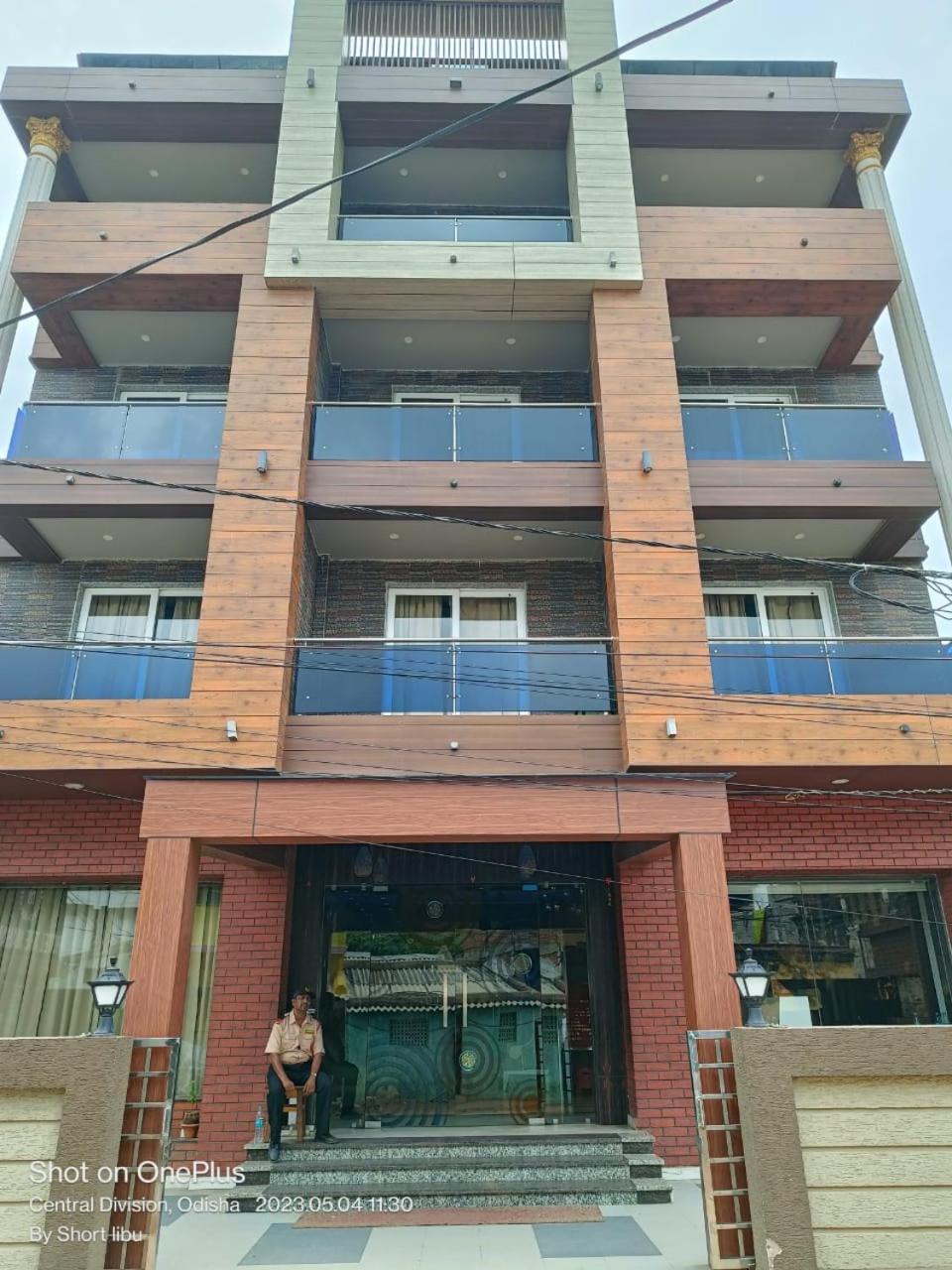 Hotel Kuber Palace ! Puri Near-Sea-Beach-And-Temple Fully-Air-Conditioned-Hotel With-Lift-And-Parking-Facility Bagian luar foto
