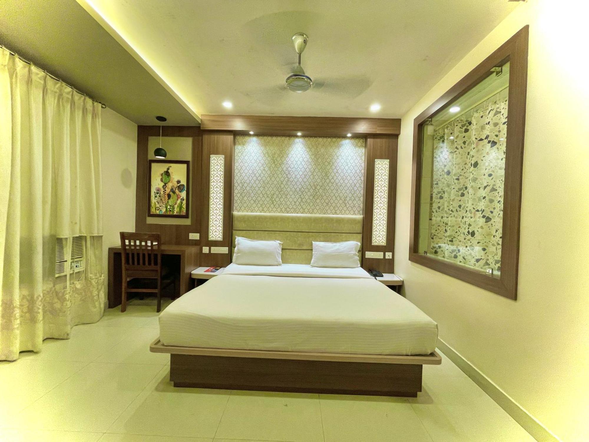 Hotel Kuber Palace ! Puri Near-Sea-Beach-And-Temple Fully-Air-Conditioned-Hotel With-Lift-And-Parking-Facility Bagian luar foto