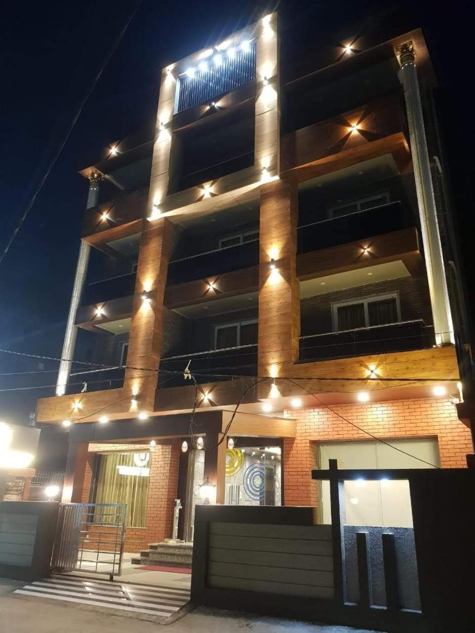 Hotel Kuber Palace ! Puri Near-Sea-Beach-And-Temple Fully-Air-Conditioned-Hotel With-Lift-And-Parking-Facility Bagian luar foto