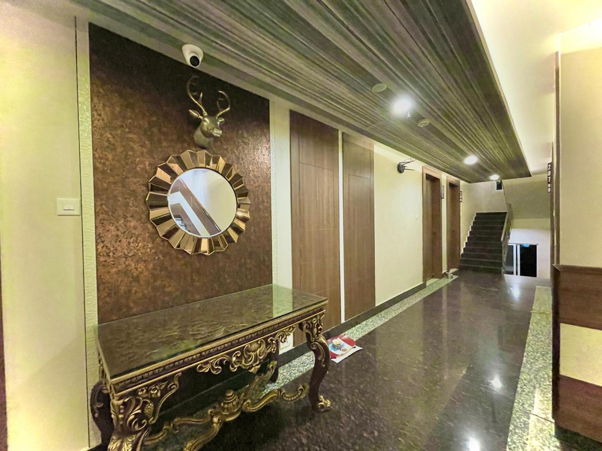 Hotel Kuber Palace ! Puri Near-Sea-Beach-And-Temple Fully-Air-Conditioned-Hotel With-Lift-And-Parking-Facility Bagian luar foto