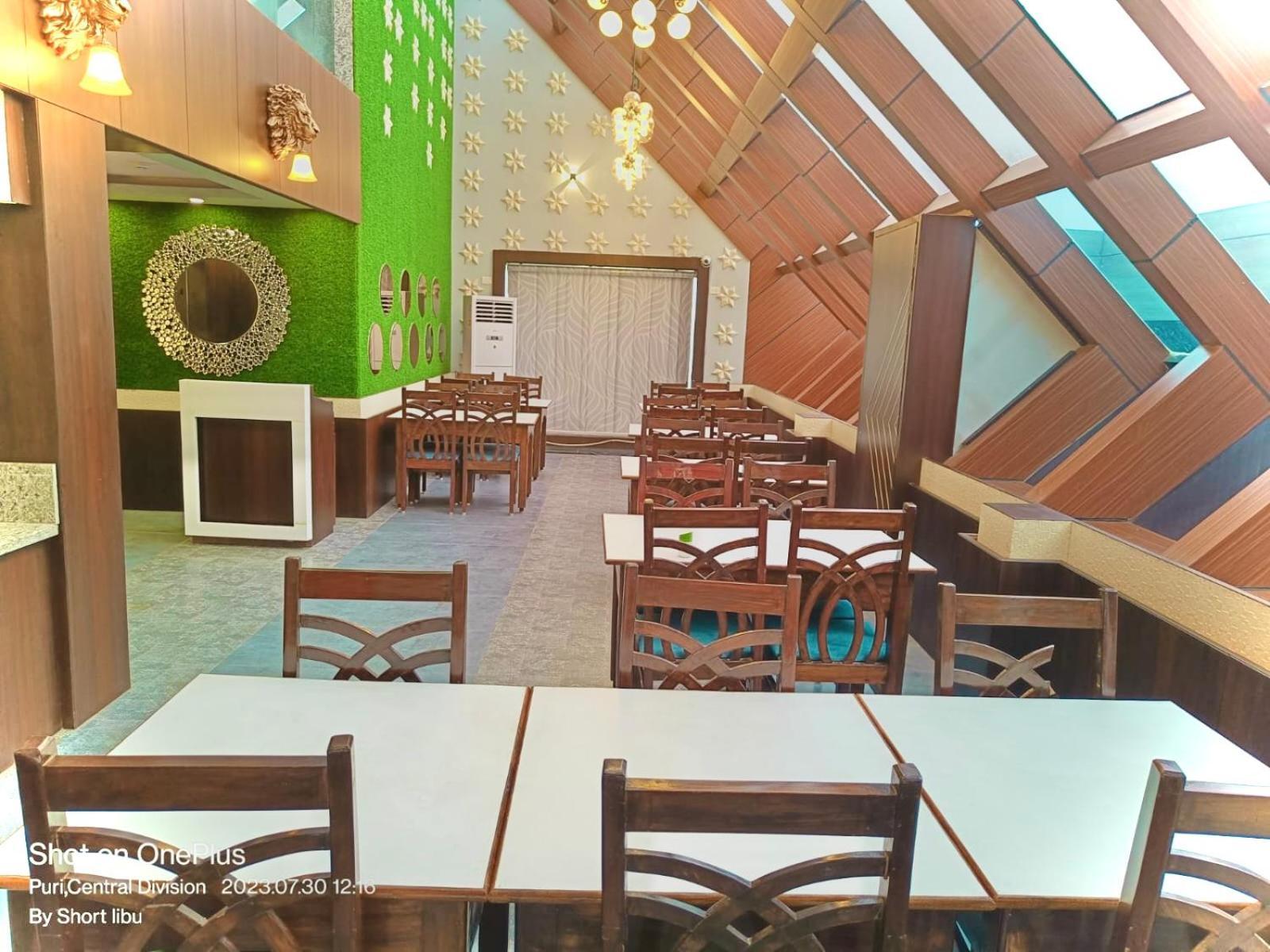 Hotel Kuber Palace ! Puri Near-Sea-Beach-And-Temple Fully-Air-Conditioned-Hotel With-Lift-And-Parking-Facility Bagian luar foto