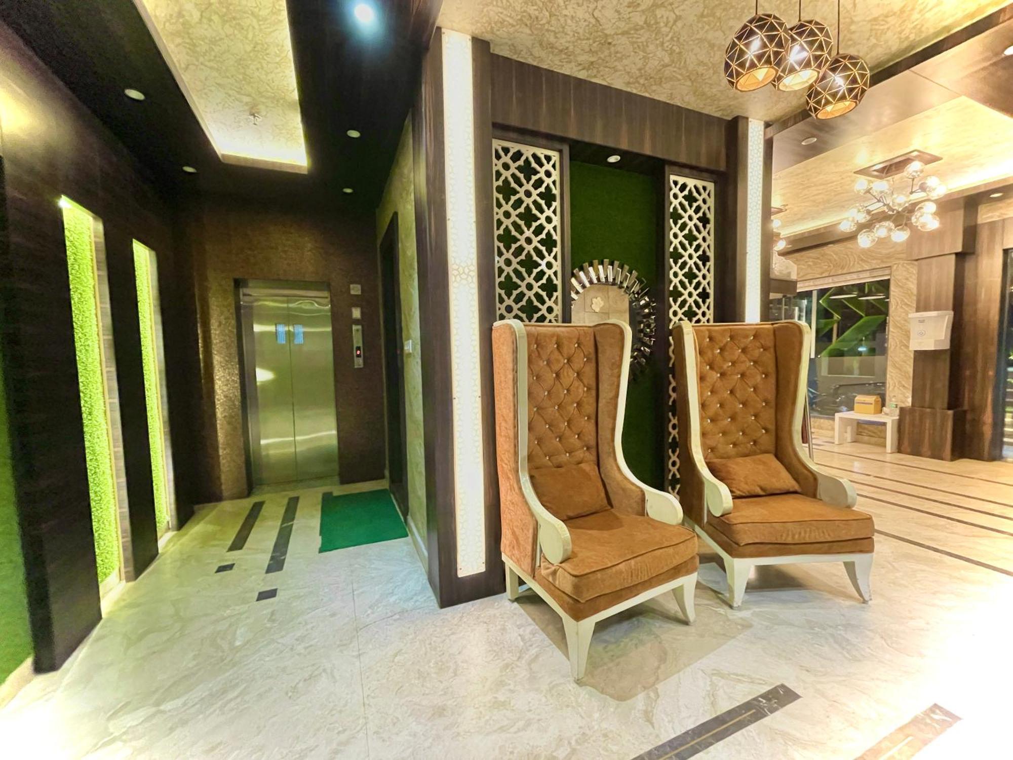 Hotel Kuber Palace ! Puri Near-Sea-Beach-And-Temple Fully-Air-Conditioned-Hotel With-Lift-And-Parking-Facility Bagian luar foto