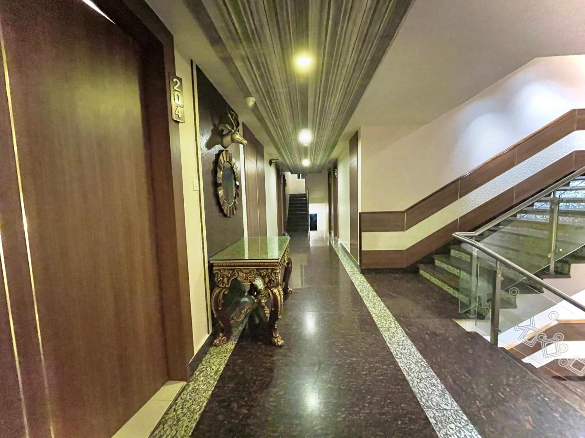 Hotel Kuber Palace ! Puri Near-Sea-Beach-And-Temple Fully-Air-Conditioned-Hotel With-Lift-And-Parking-Facility Bagian luar foto