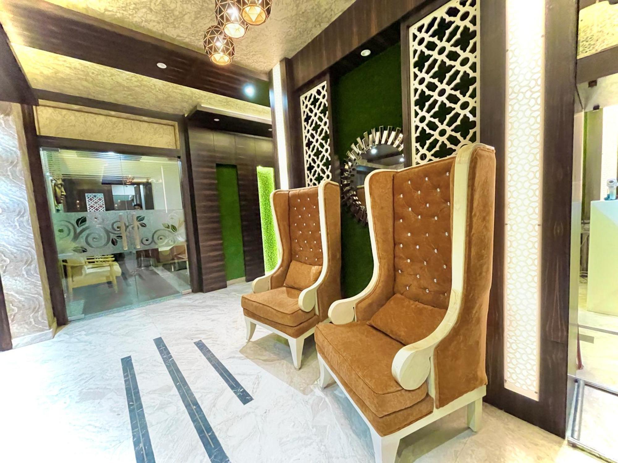 Hotel Kuber Palace ! Puri Near-Sea-Beach-And-Temple Fully-Air-Conditioned-Hotel With-Lift-And-Parking-Facility Bagian luar foto