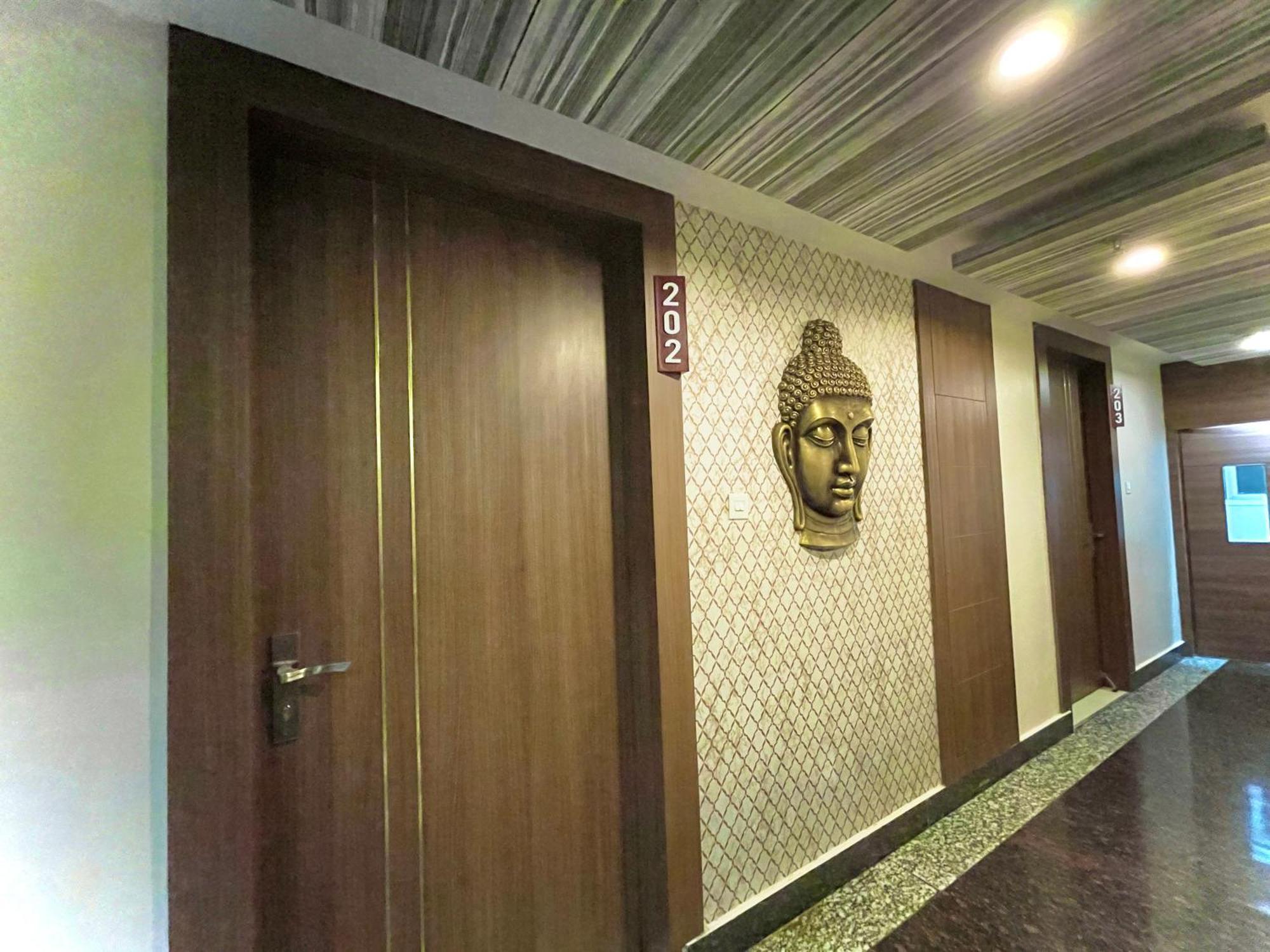 Hotel Kuber Palace ! Puri Near-Sea-Beach-And-Temple Fully-Air-Conditioned-Hotel With-Lift-And-Parking-Facility Bagian luar foto