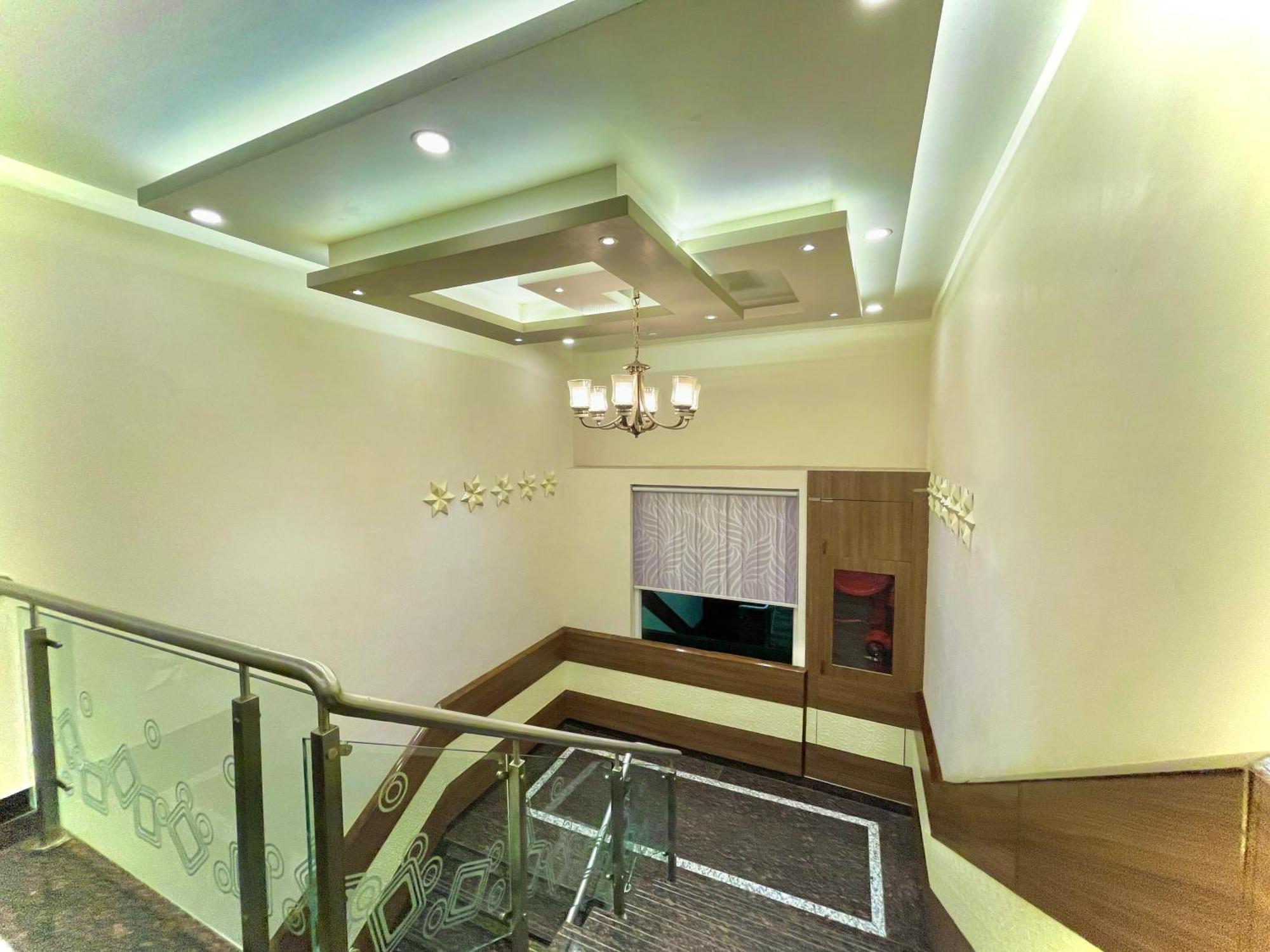 Hotel Kuber Palace ! Puri Near-Sea-Beach-And-Temple Fully-Air-Conditioned-Hotel With-Lift-And-Parking-Facility Bagian luar foto