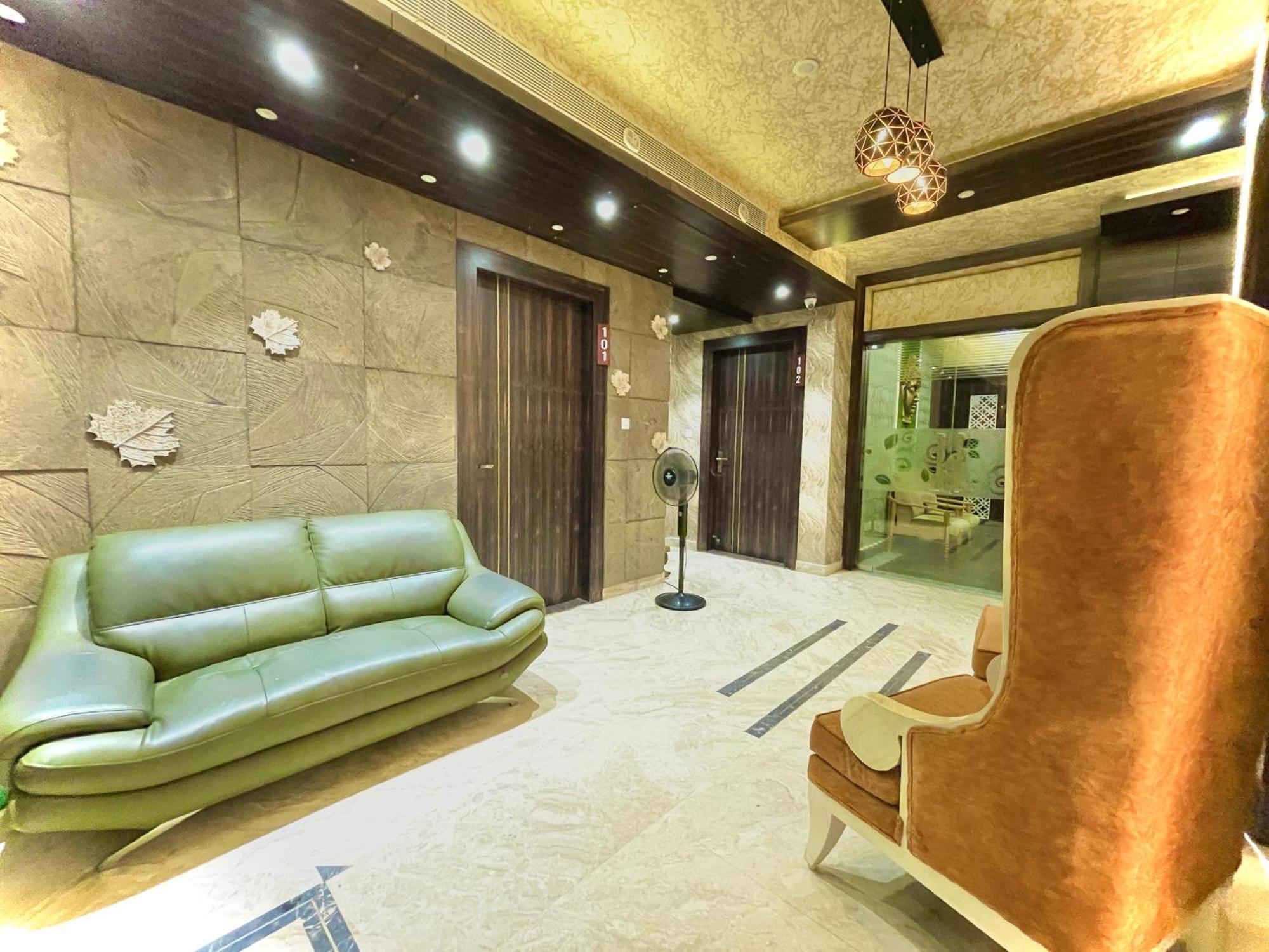 Hotel Kuber Palace ! Puri Near-Sea-Beach-And-Temple Fully-Air-Conditioned-Hotel With-Lift-And-Parking-Facility Bagian luar foto