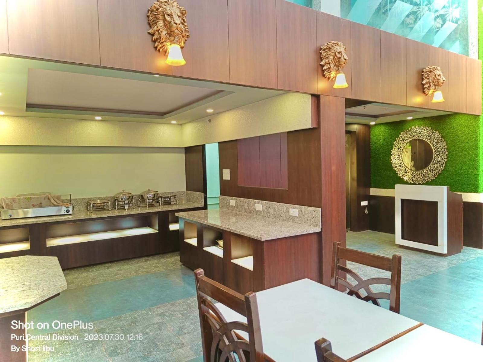 Hotel Kuber Palace ! Puri Near-Sea-Beach-And-Temple Fully-Air-Conditioned-Hotel With-Lift-And-Parking-Facility Bagian luar foto