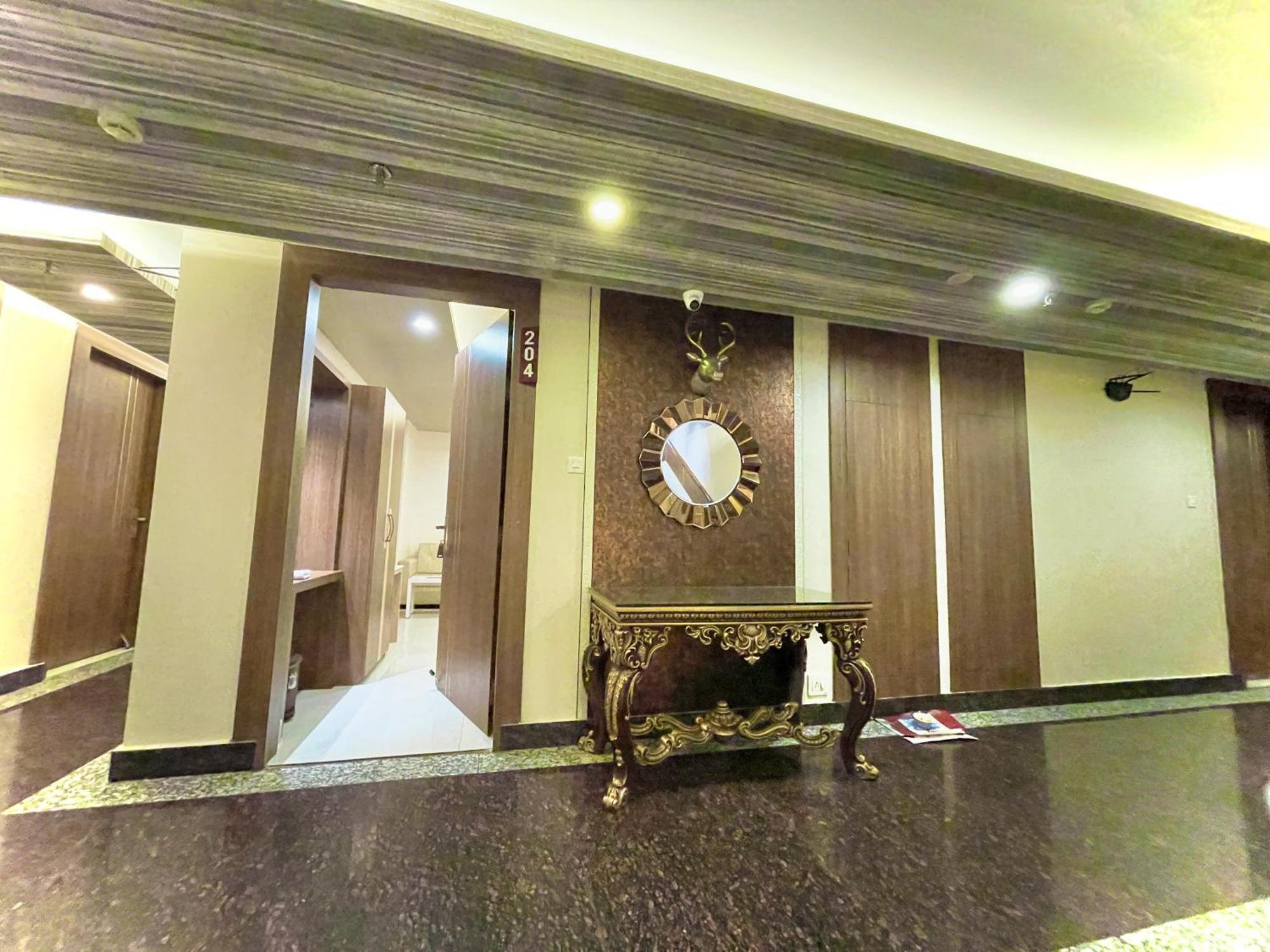Hotel Kuber Palace ! Puri Near-Sea-Beach-And-Temple Fully-Air-Conditioned-Hotel With-Lift-And-Parking-Facility Bagian luar foto