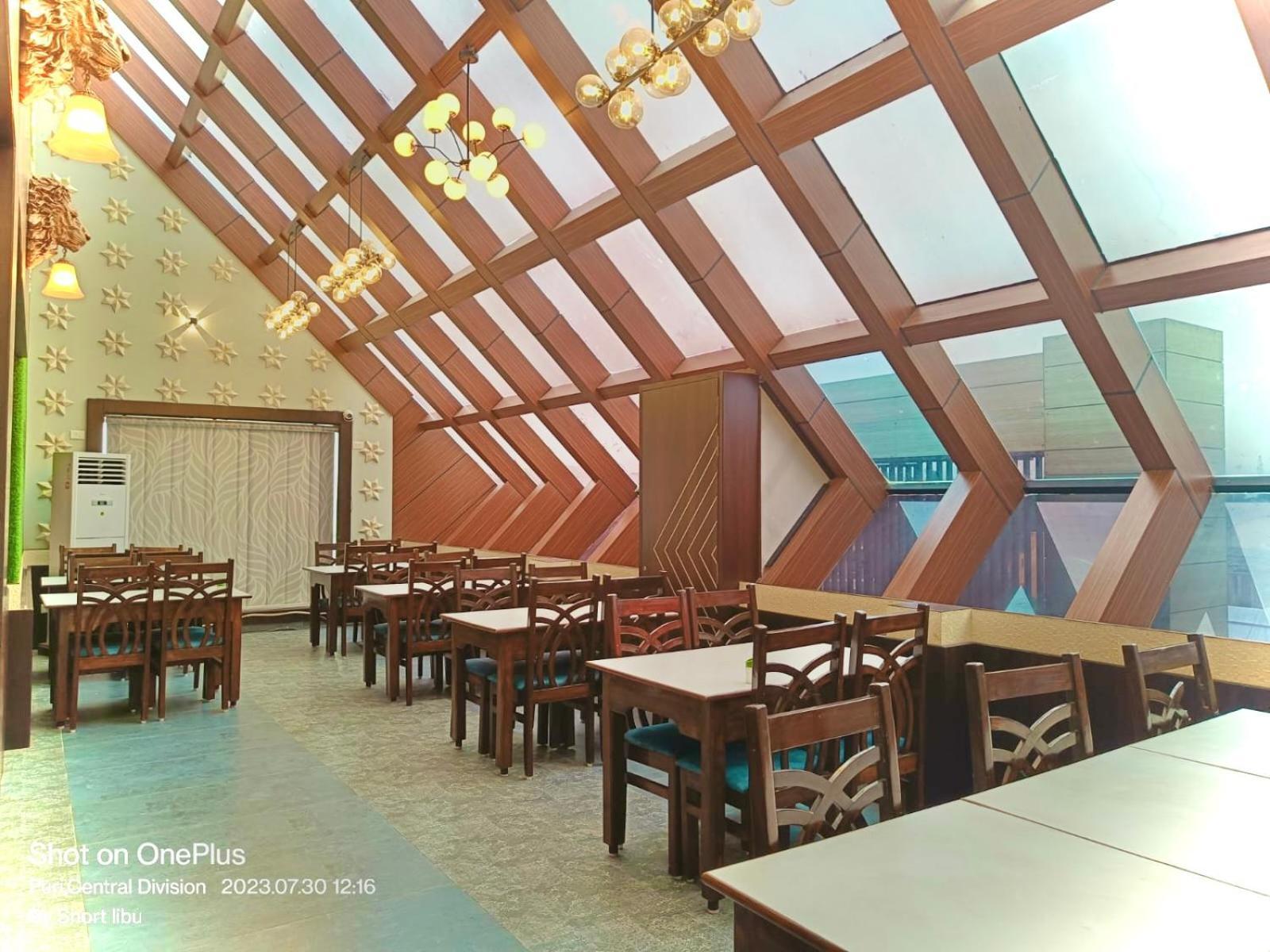 Hotel Kuber Palace ! Puri Near-Sea-Beach-And-Temple Fully-Air-Conditioned-Hotel With-Lift-And-Parking-Facility Bagian luar foto