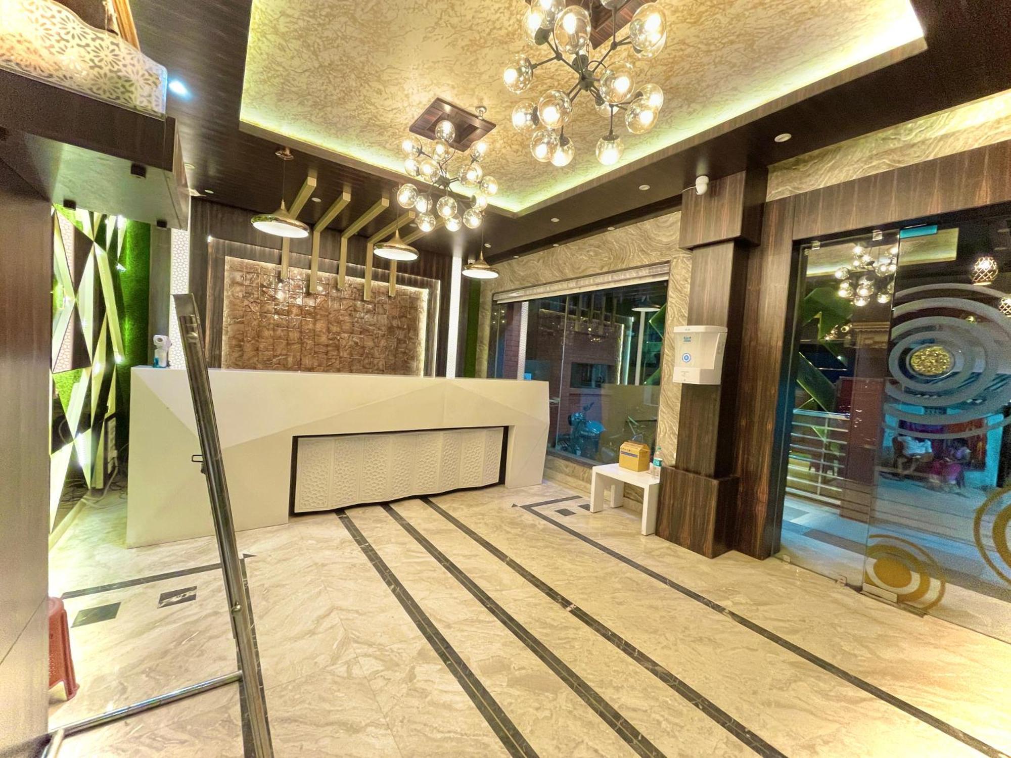 Hotel Kuber Palace ! Puri Near-Sea-Beach-And-Temple Fully-Air-Conditioned-Hotel With-Lift-And-Parking-Facility Bagian luar foto
